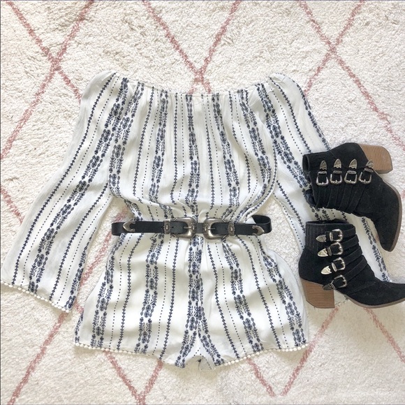 ✨ Final Price- Off The Shoulder Bell Sleeve Romper - Picture 4 of 4